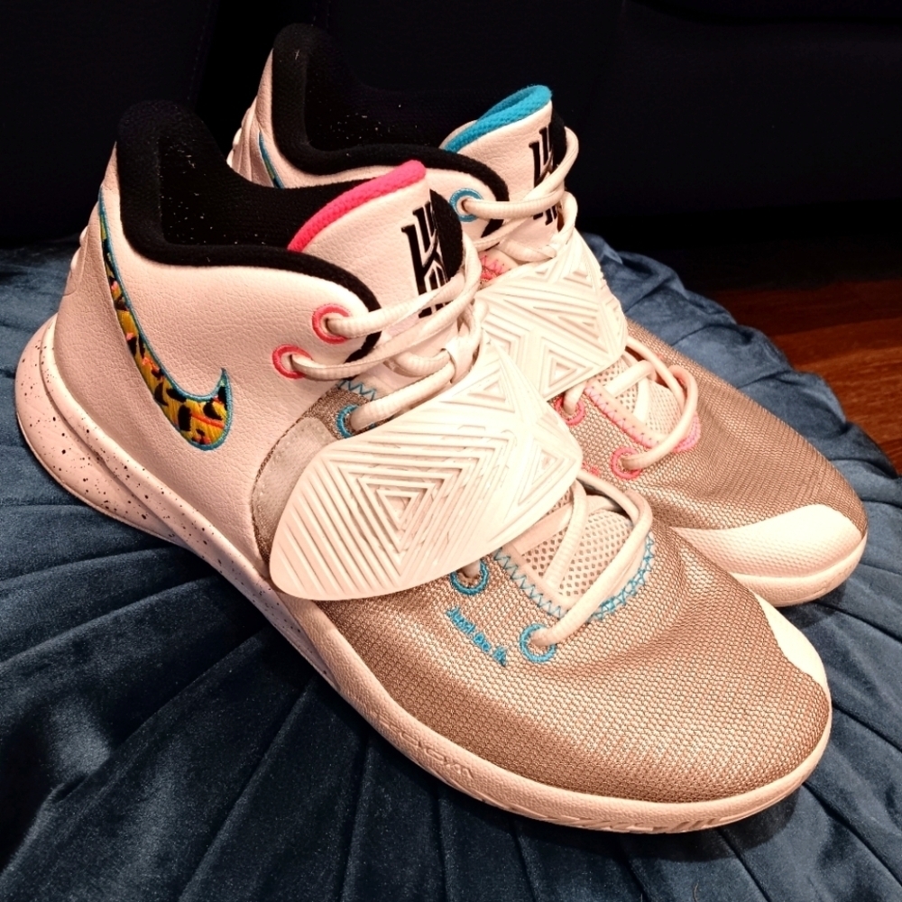 Nike Kyrie Flytrap 3 Arrives in South Beach Vibes Sz 10.5 B